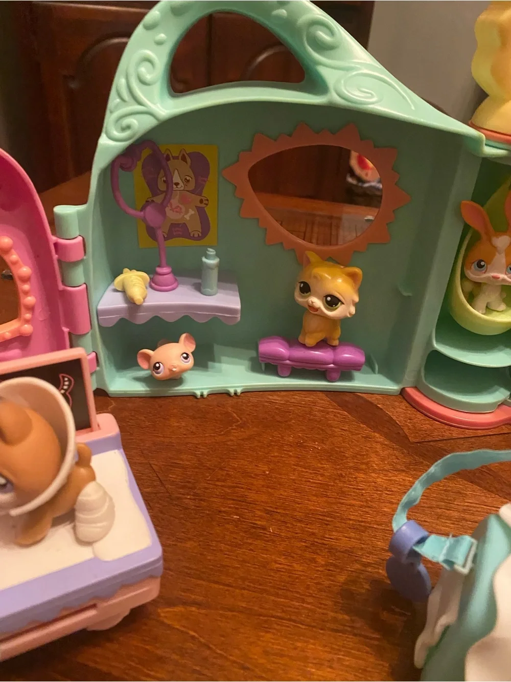 Littlest Pet Shop Get Better Center With Pets & Accessories